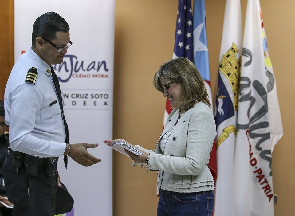 Carmen Yulín otorga aumento salarial a policías municipales