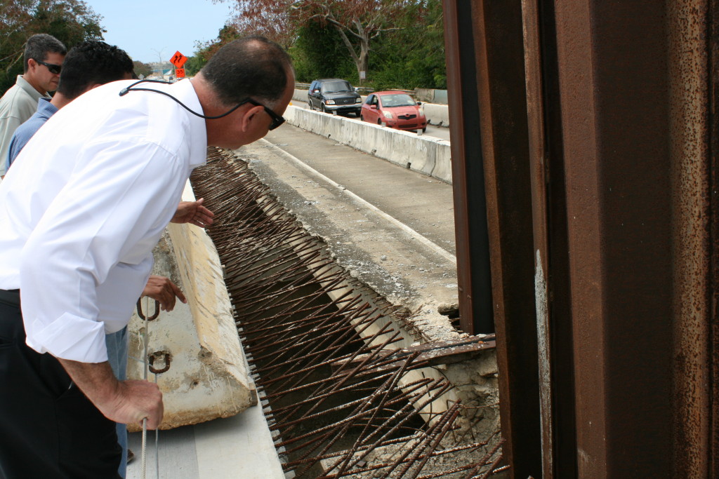 Senador inspecciona puente elevado en Fajardo