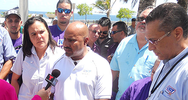  Gerson Guzmán López (en el centro) presidente de la Unión General de Trabajadores (UGT).  (Foto/Suministrada)