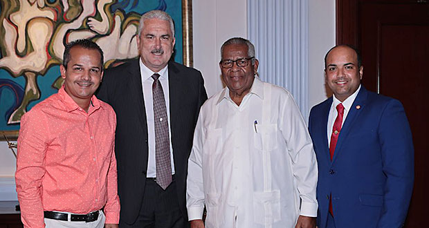 Luego de la reunión en la foto de izquierda a derecha: El ayudante especial del alcalde, en la Oficina de Comunicaciones, Orlando Cintrón Negrón, el presidente del senado, Thomas Rivera Schatz, el alcalde de Humacao, Marcelo Trujillo Panisse y el senador del Distrito de Humacao, Miguel Laureano Correa. (Foto/Suministrada)