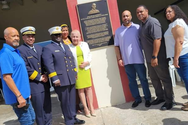 Alcaldesa de Loíza inaugura placa en honor a bombero caído